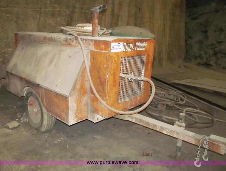 image for item D3159 1981 Joy D100 air compressor