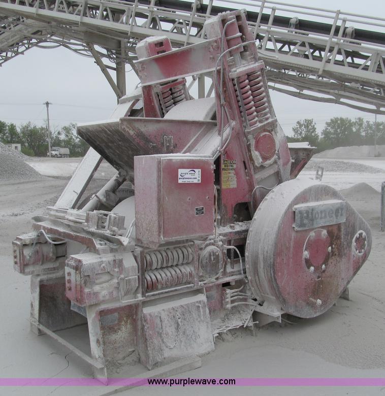 image for item D3176 1973 Pioneer 4030 triple roll crusher