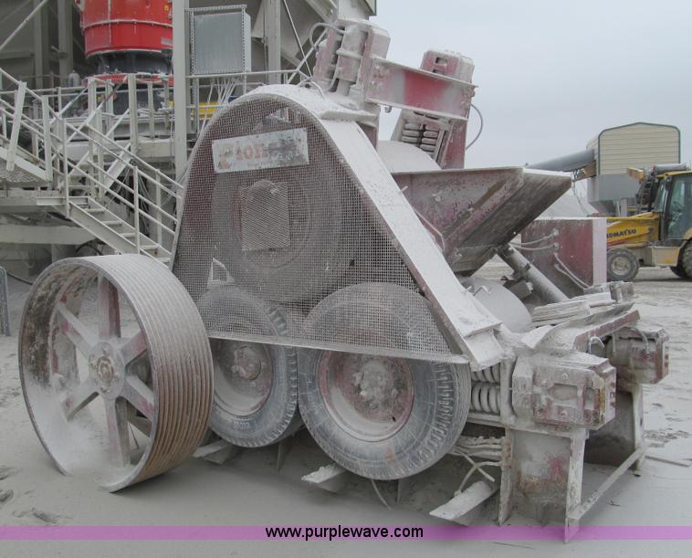 image for item D3176 1973 Pioneer 4030 triple roll crusher