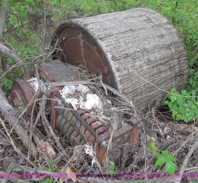 image for item D3176 1973 Pioneer 4030 triple roll crusher