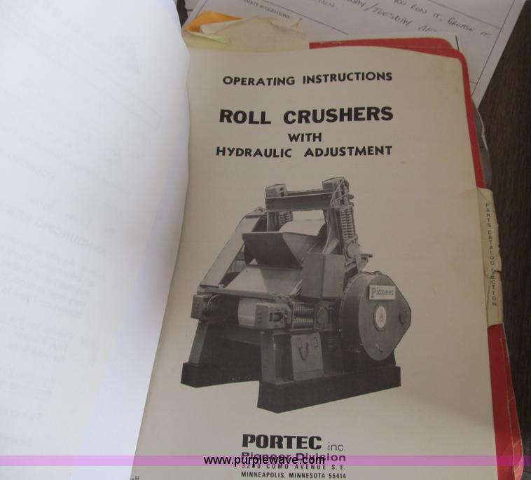 image for item D3176 1973 Pioneer 4030 triple roll crusher