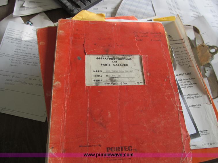 image for item D3176 1973 Pioneer 4030 triple roll crusher