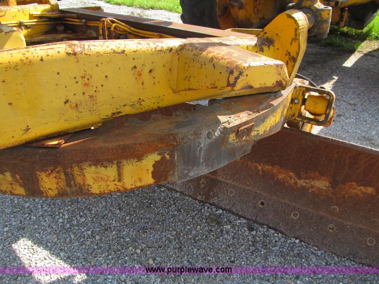 image for item D3181 1971 John Deere 570 motor grader