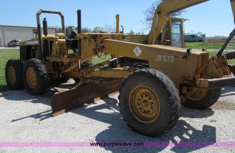 image for item D3181 1971 John Deere 570 motor grader