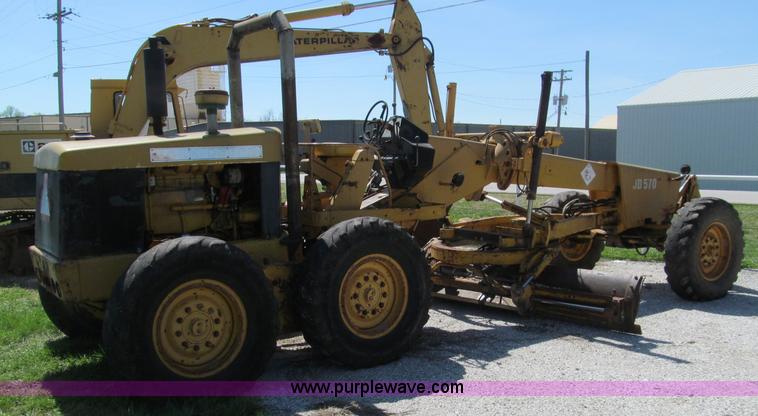image for item D3181 1971 John Deere 570 motor grader