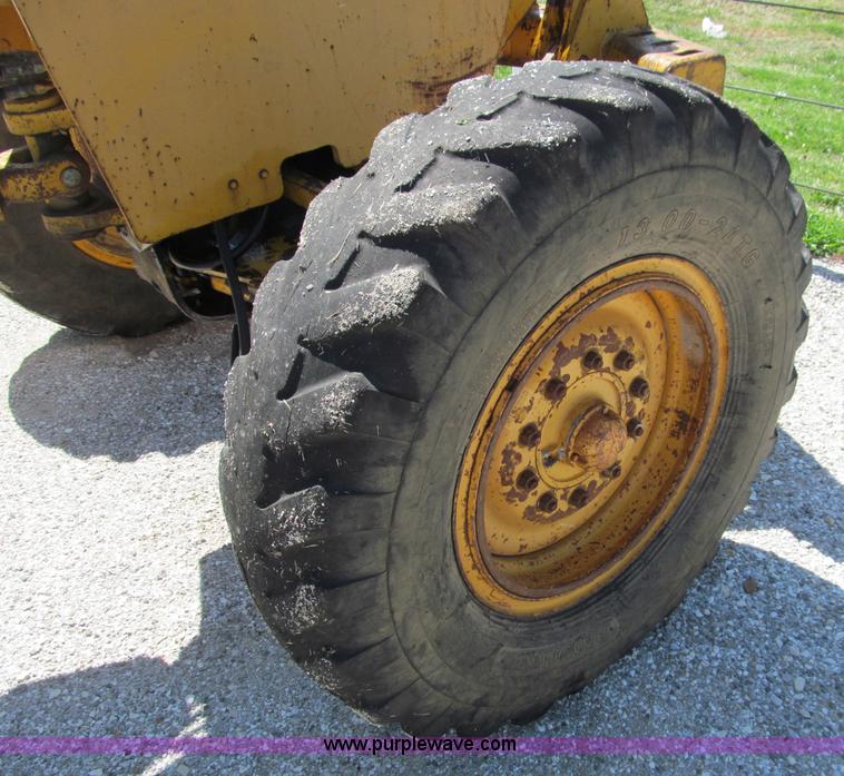 image for item D3181 1971 John Deere 570 motor grader