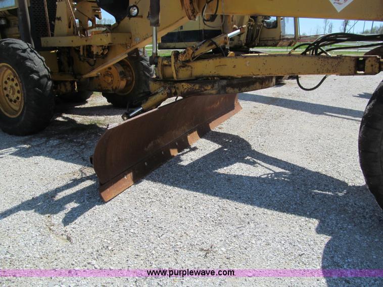 image for item D3181 1971 John Deere 570 motor grader