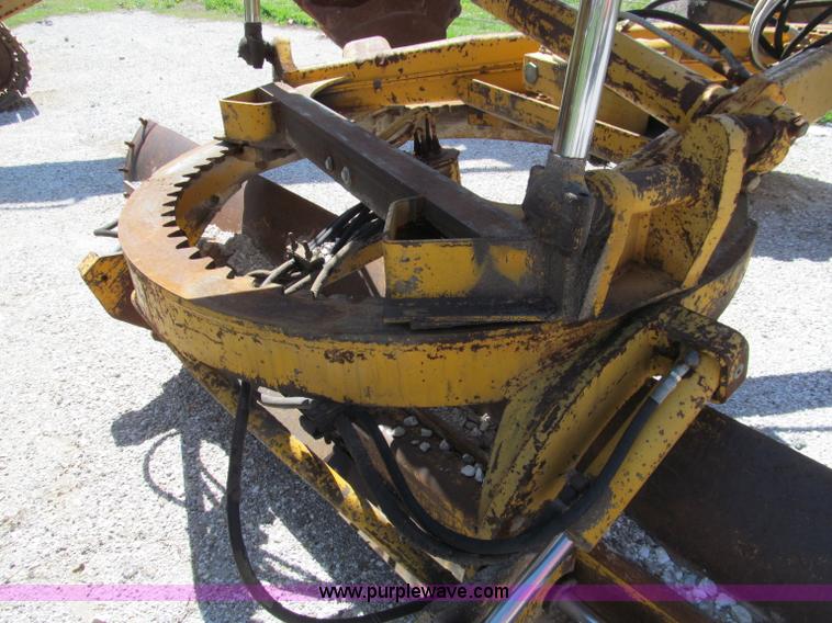 image for item D3181 1971 John Deere 570 motor grader