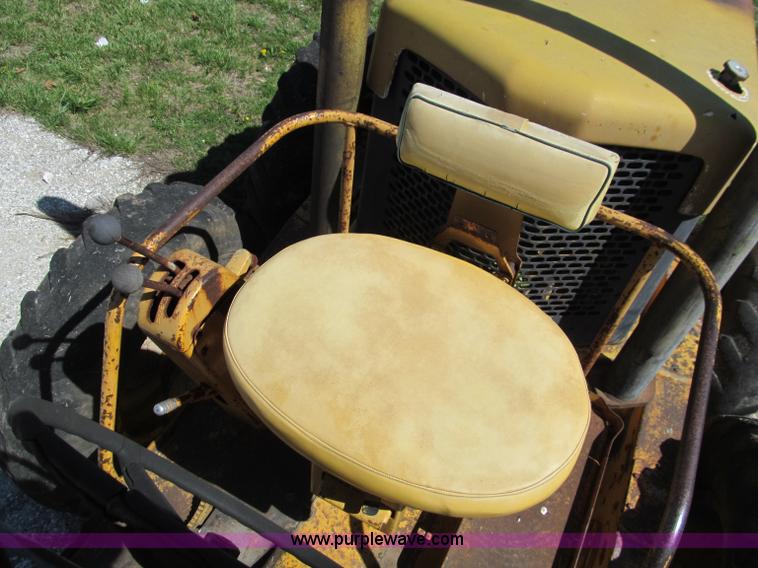 image for item D3181 1971 John Deere 570 motor grader