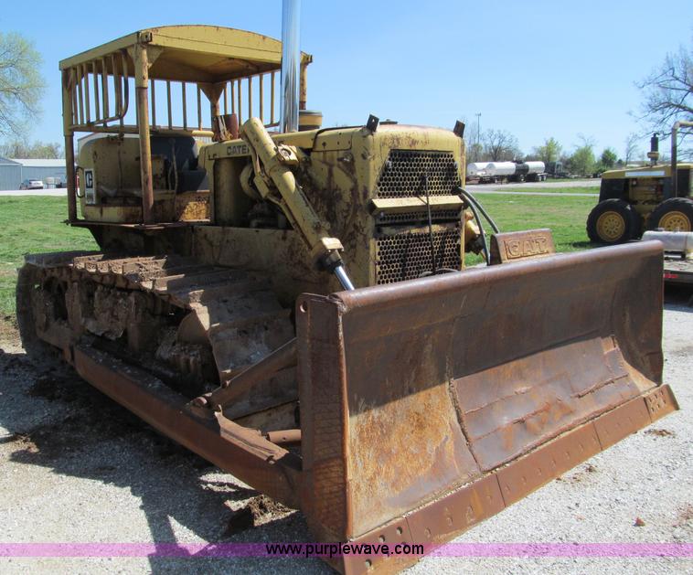 image for item D3183 1965 Caterpillar D6C dozer