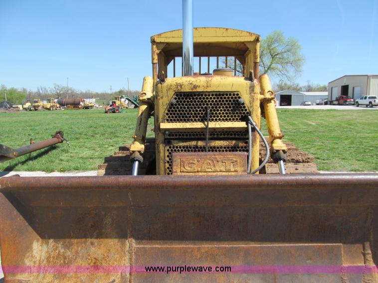 image for item D3183 1965 Caterpillar D6C dozer