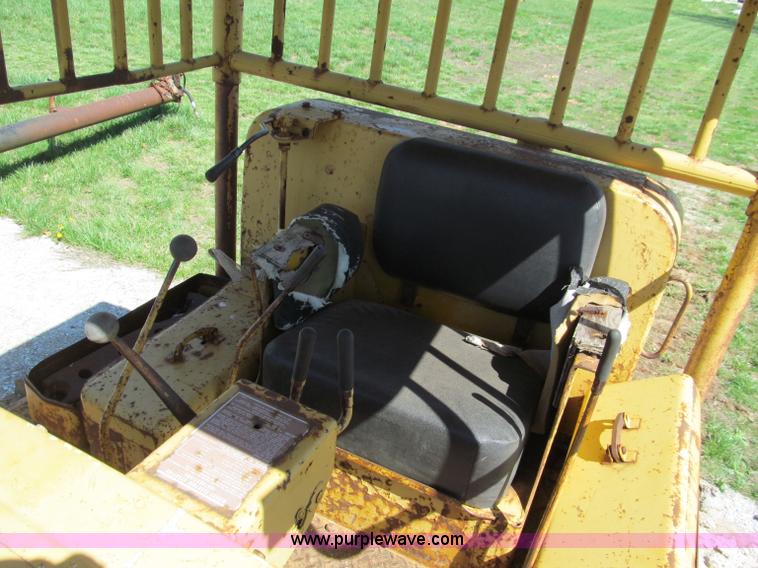 image for item D3183 1965 Caterpillar D6C dozer