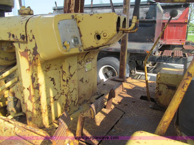 image for item D3183 1965 Caterpillar D6C dozer