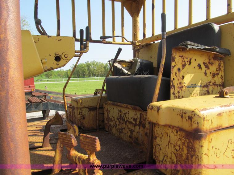 image for item D3183 1965 Caterpillar D6C dozer