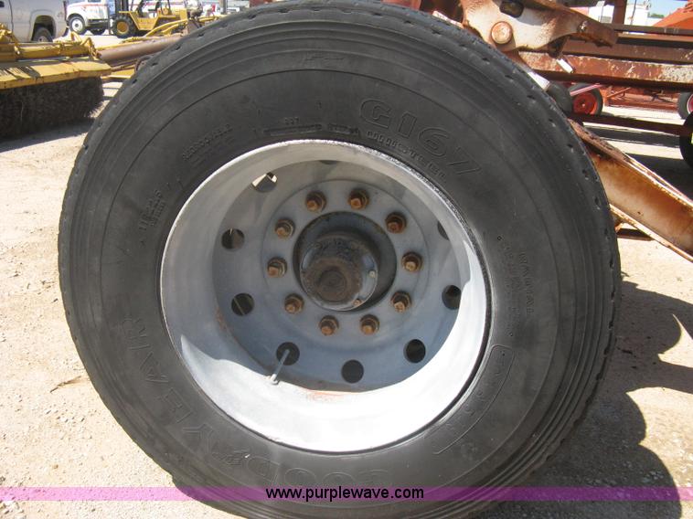 Fifth wheel tow dolly in Wichita, KS Item A6259 sold Purple Wave