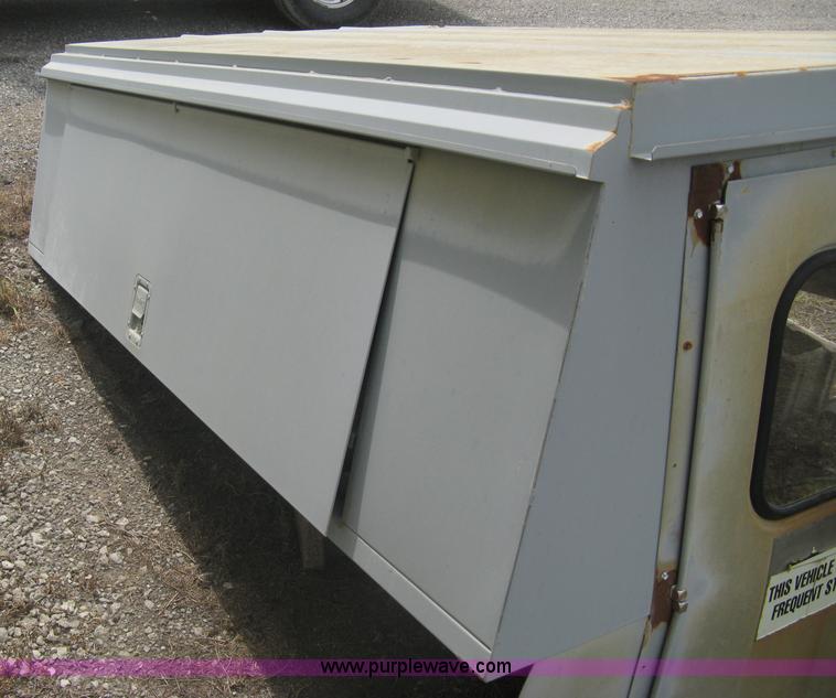 Reading utility bed topper in Catoosa, OK Item A6298 sold Purple Wave