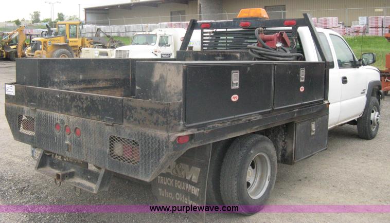 image for item A6304 2005 Chevrolet Silverado C3500 extended cab pickup truck