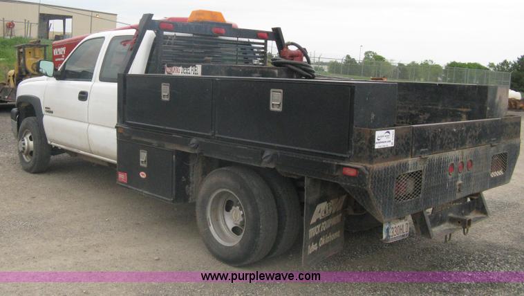 image for item A6304 2005 Chevrolet Silverado C3500 extended cab pickup truck
