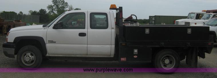 image for item A6304 2005 Chevrolet Silverado C3500 extended cab pickup truck