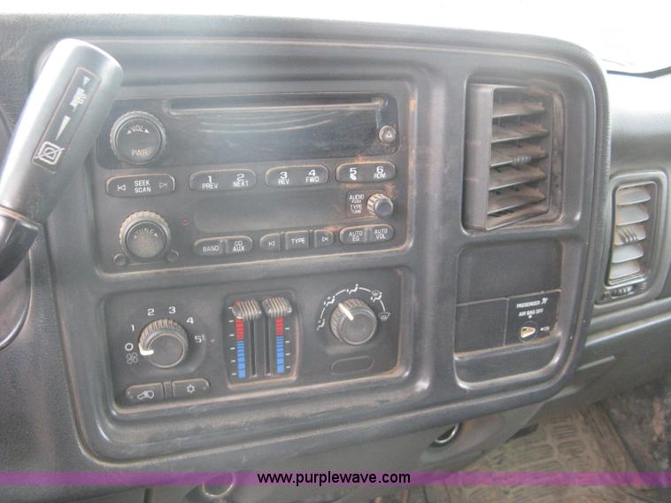 image for item A6304 2005 Chevrolet Silverado C3500 extended cab pickup truck