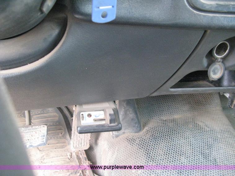 image for item A6304 2005 Chevrolet Silverado C3500 extended cab pickup truck