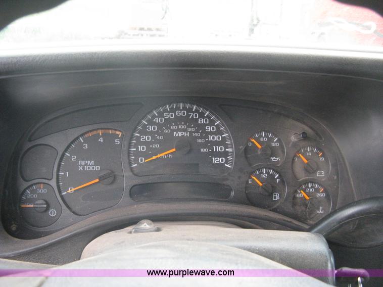 image for item A6304 2005 Chevrolet Silverado C3500 extended cab pickup truck