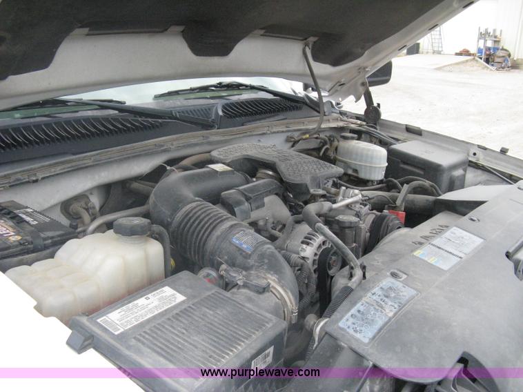 image for item A6304 2005 Chevrolet Silverado C3500 extended cab pickup truck