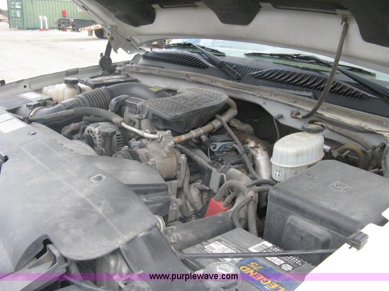 image for item A6304 2005 Chevrolet Silverado C3500 extended cab pickup truck