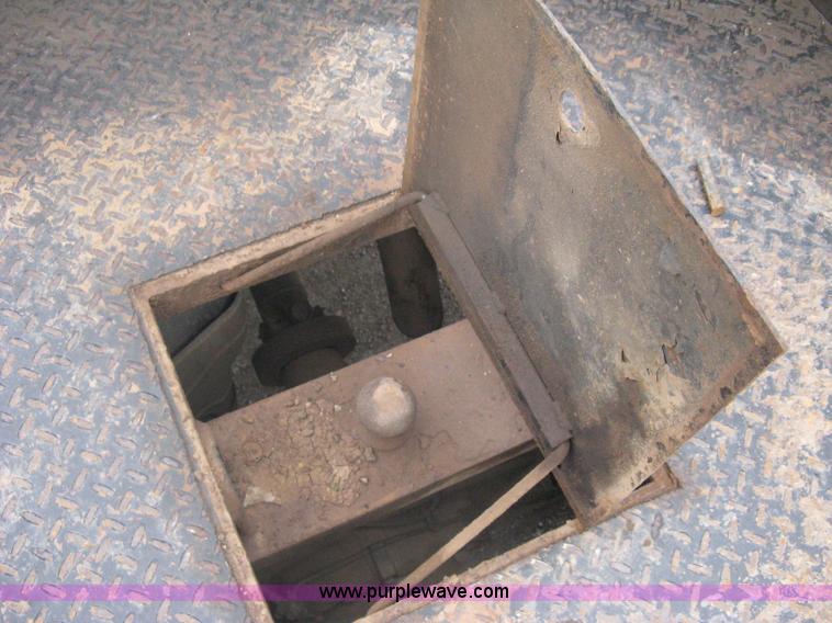 image for item A6304 2005 Chevrolet Silverado C3500 extended cab pickup truck