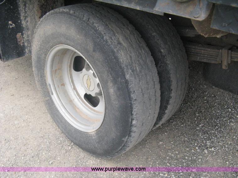 image for item A6304 2005 Chevrolet Silverado C3500 extended cab pickup truck