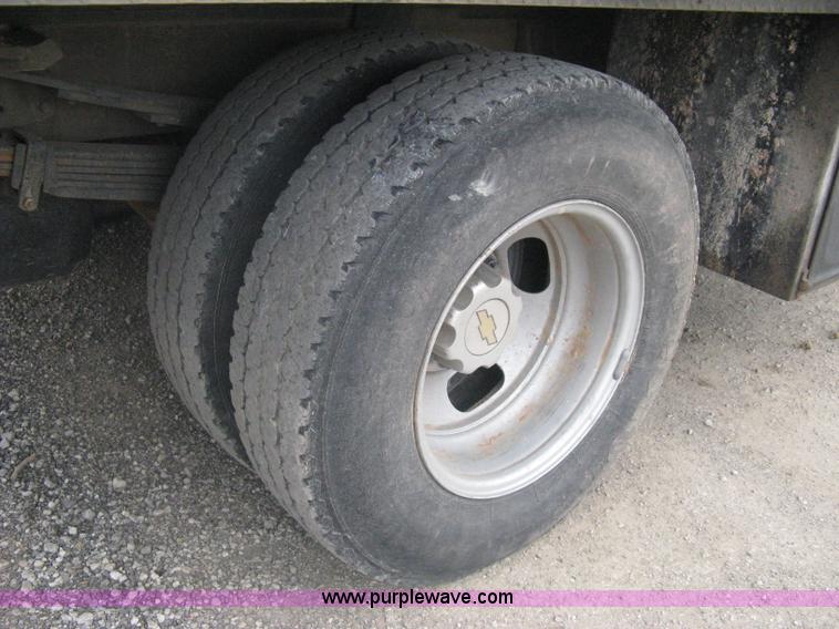 image for item A6304 2005 Chevrolet Silverado C3500 extended cab pickup truck