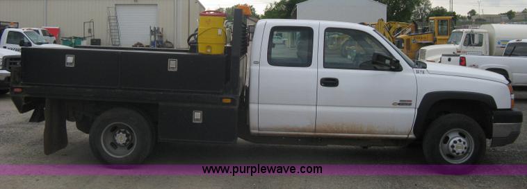 image for item A6305 2005 Chevrolet Silverado C3500 extended cab pickup truck