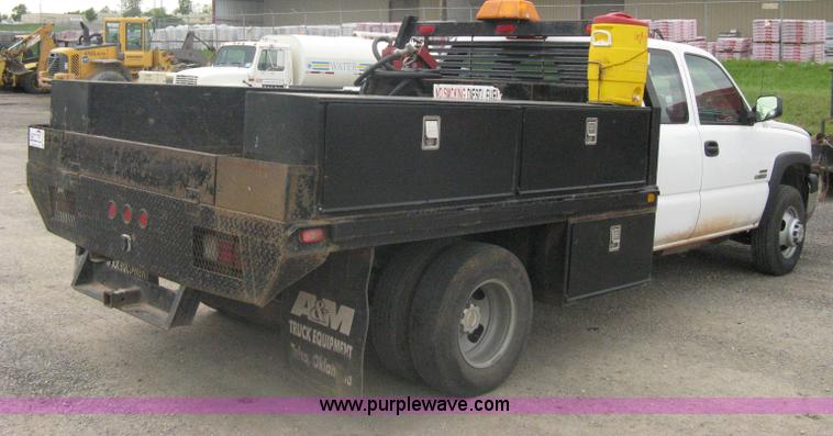 image for item A6305 2005 Chevrolet Silverado C3500 extended cab pickup truck