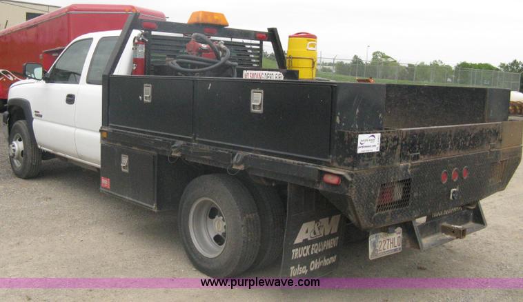 image for item A6305 2005 Chevrolet Silverado C3500 extended cab pickup truck