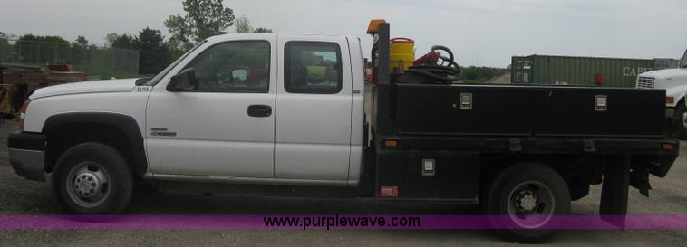 image for item A6305 2005 Chevrolet Silverado C3500 extended cab pickup truck