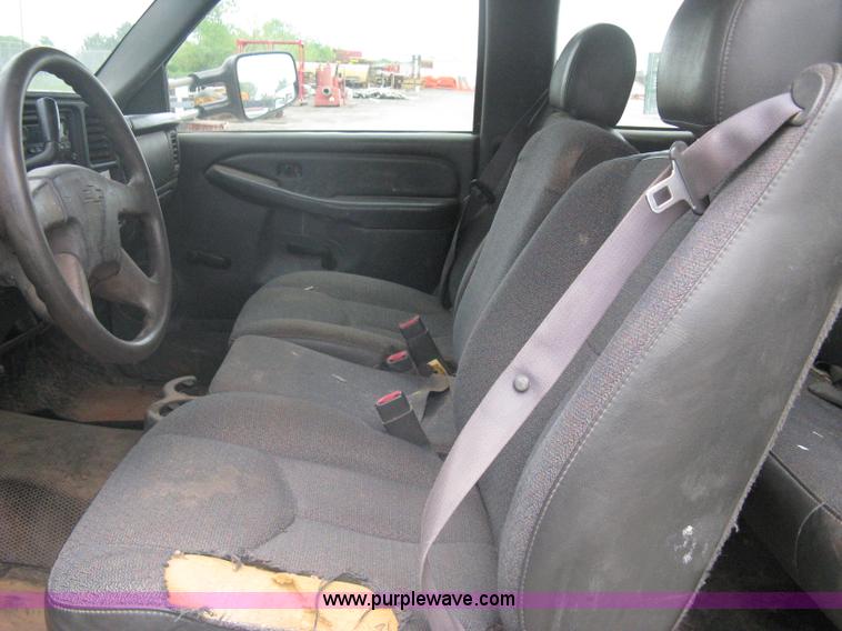 image for item A6305 2005 Chevrolet Silverado C3500 extended cab pickup truck