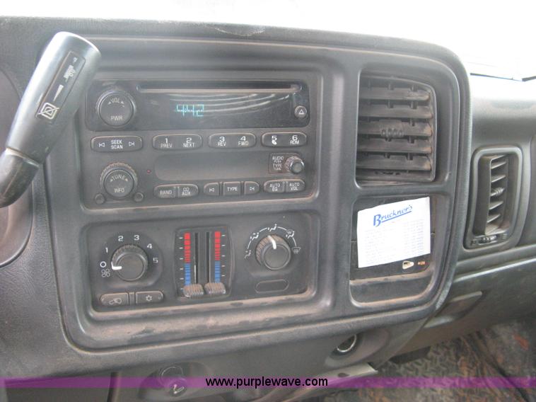 image for item A6305 2005 Chevrolet Silverado C3500 extended cab pickup truck