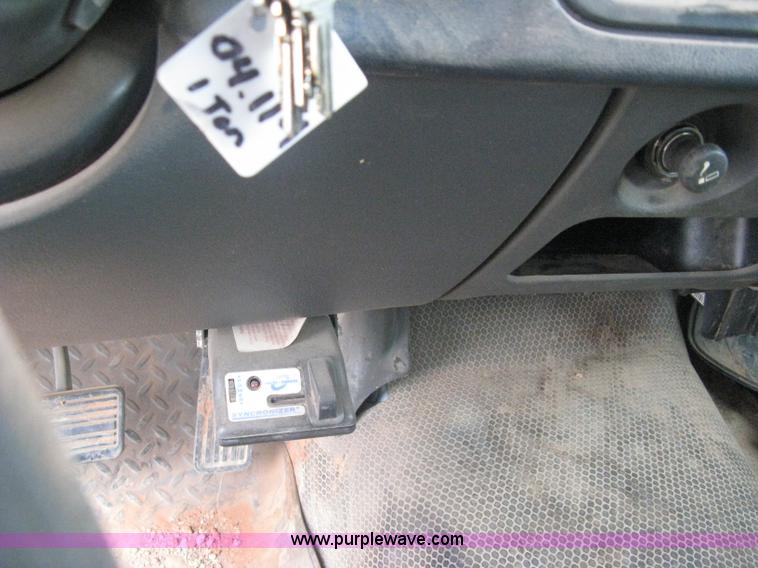 image for item A6305 2005 Chevrolet Silverado C3500 extended cab pickup truck