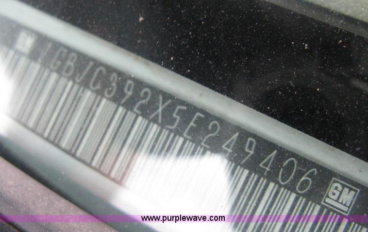 image for item A6305 2005 Chevrolet Silverado C3500 extended cab pickup truck