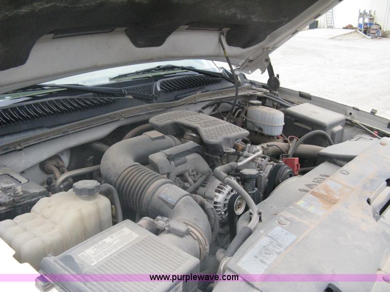 image for item A6305 2005 Chevrolet Silverado C3500 extended cab pickup truck