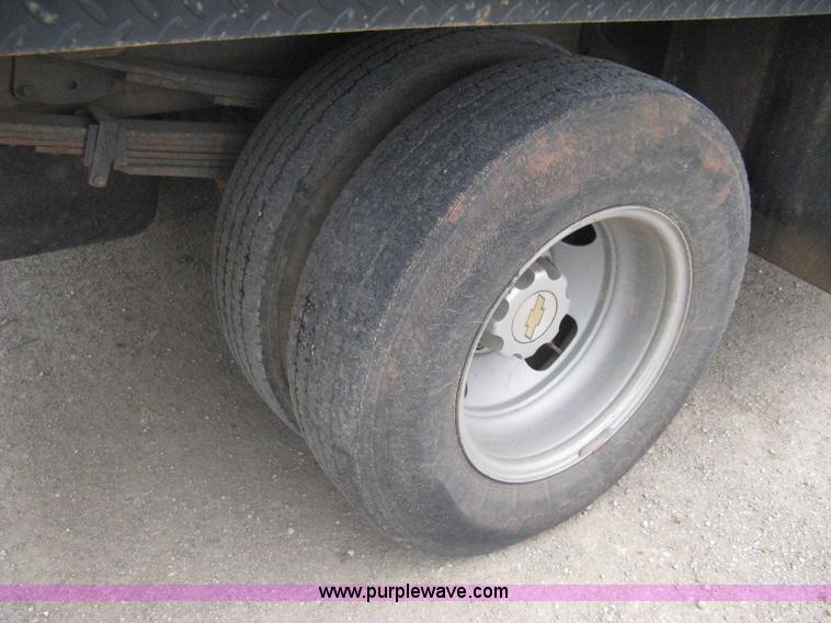 image for item A6305 2005 Chevrolet Silverado C3500 extended cab pickup truck