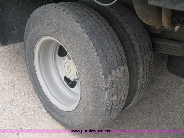 image for item A6305 2005 Chevrolet Silverado C3500 extended cab pickup truck