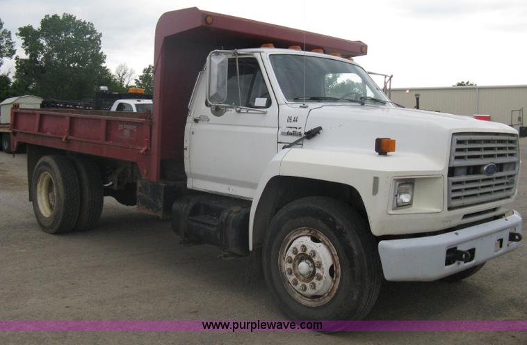 image for item A6307 1991 Ford F700 flatbed dump truck