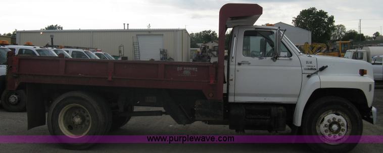 image for item A6307 1991 Ford F700 flatbed dump truck