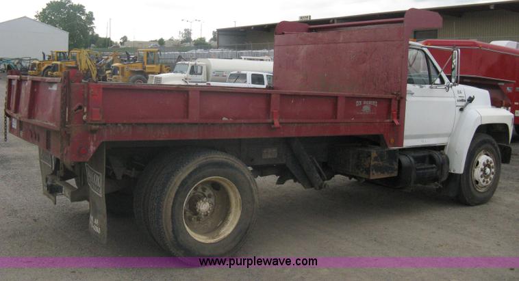 image for item A6307 1991 Ford F700 flatbed dump truck