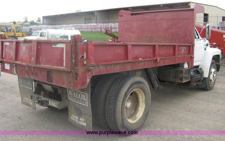 image for item A6307 1991 Ford F700 flatbed dump truck