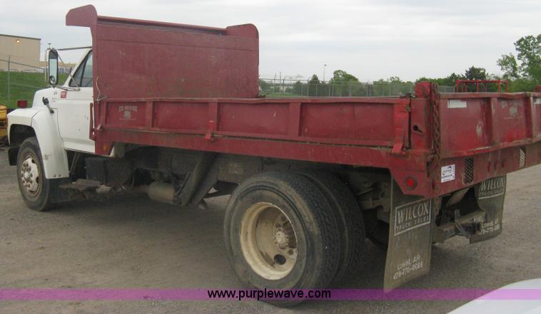 image for item A6307 1991 Ford F700 flatbed dump truck
