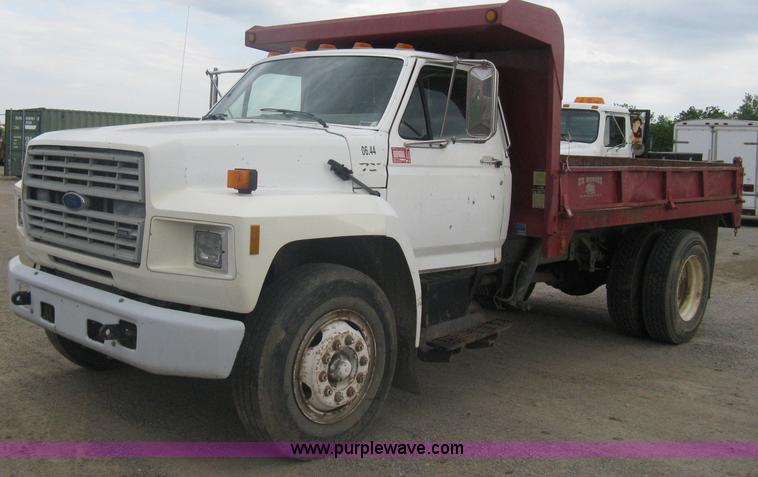 image for item A6307 1991 Ford F700 flatbed dump truck