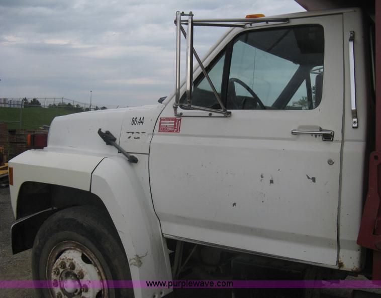 image for item A6307 1991 Ford F700 flatbed dump truck