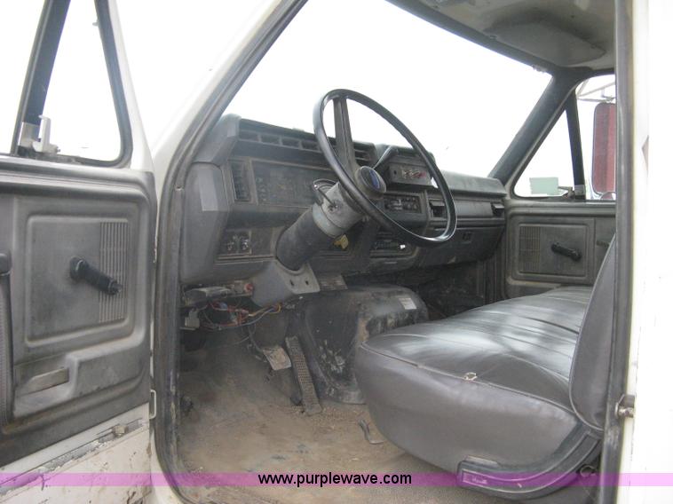 image for item A6307 1991 Ford F700 flatbed dump truck